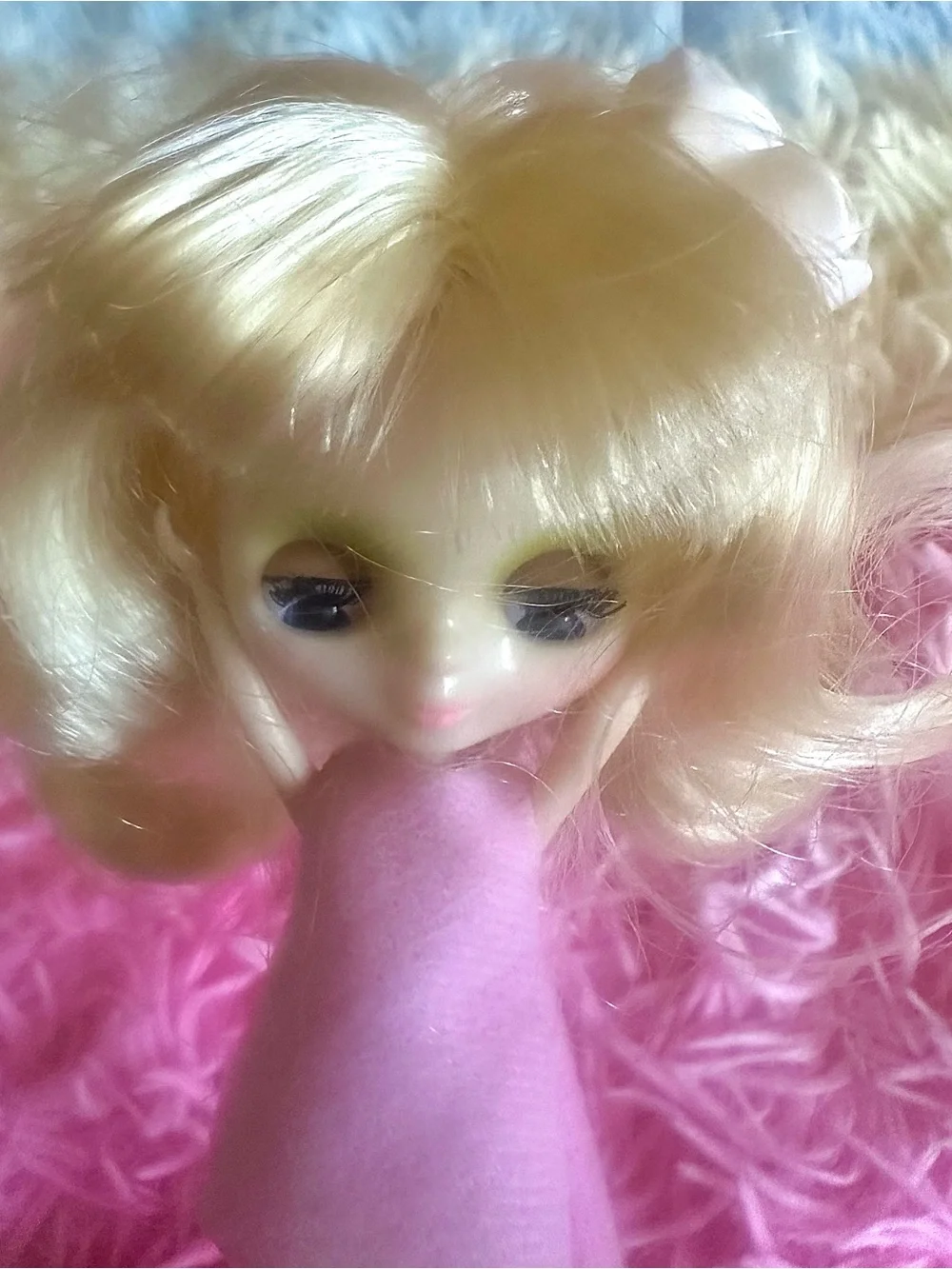 petite blythe doll w blonde hair, pink dress & hair accessory